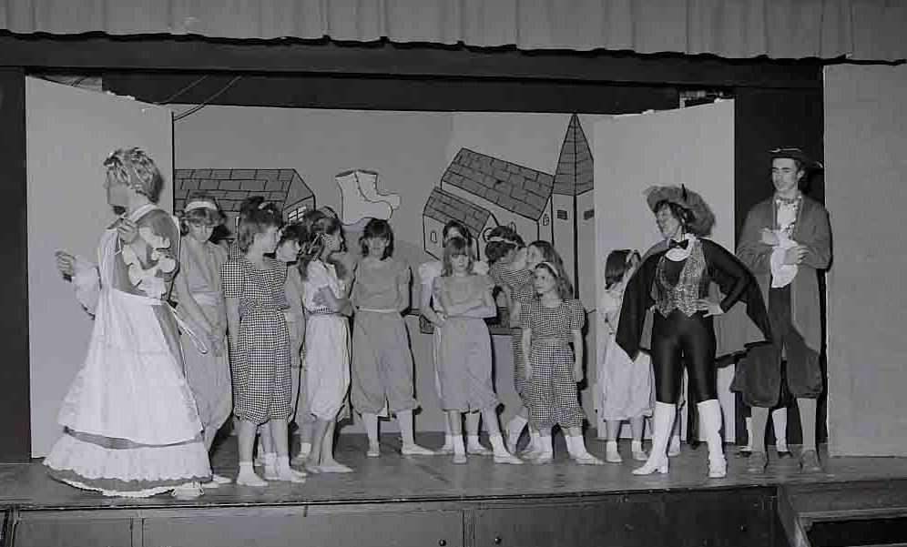 Puss in Boots 1986
